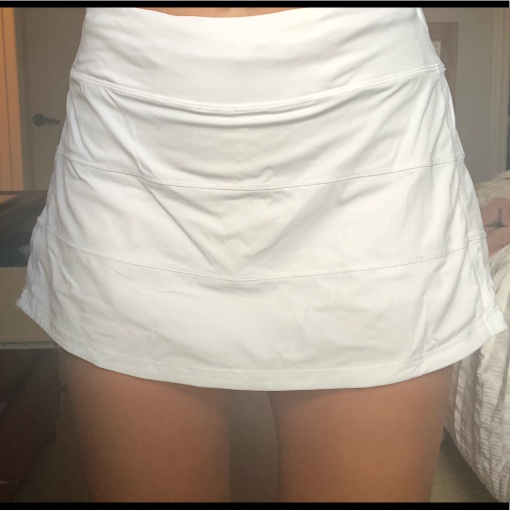 Lululuemon White Pace rival skirt size 8 regular length